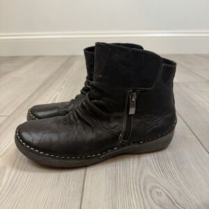 Corkeys Black Leather Ruched Ankle Boots 'Marvelous' Women's Size 8